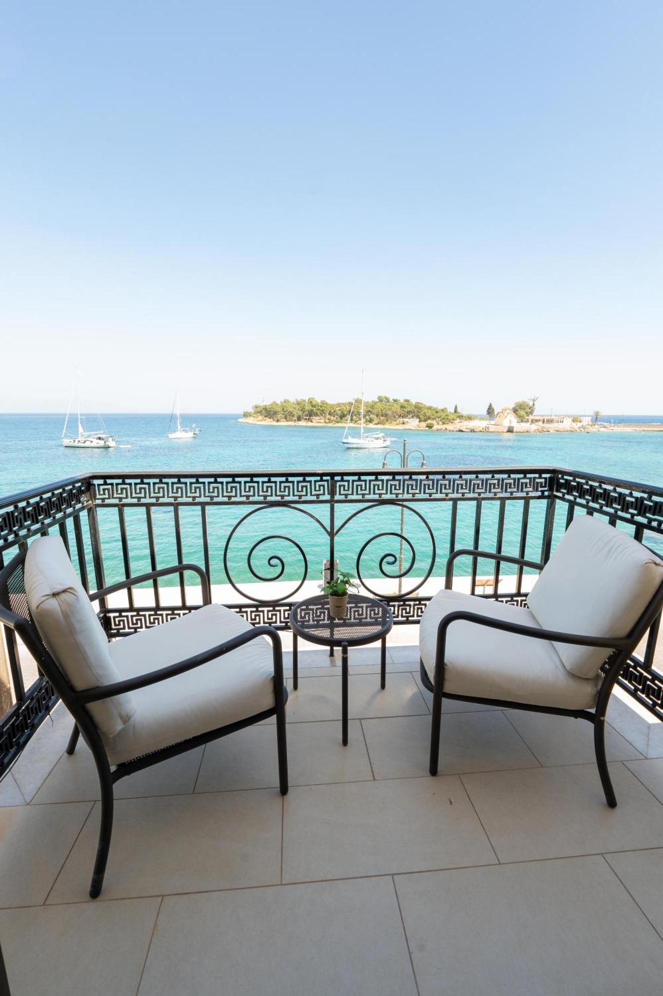 La Boheme Hotel Gythio Buitenkant foto