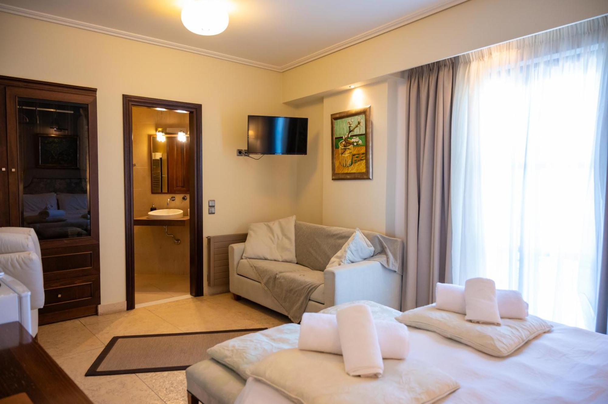La Boheme Hotel Gythio Buitenkant foto