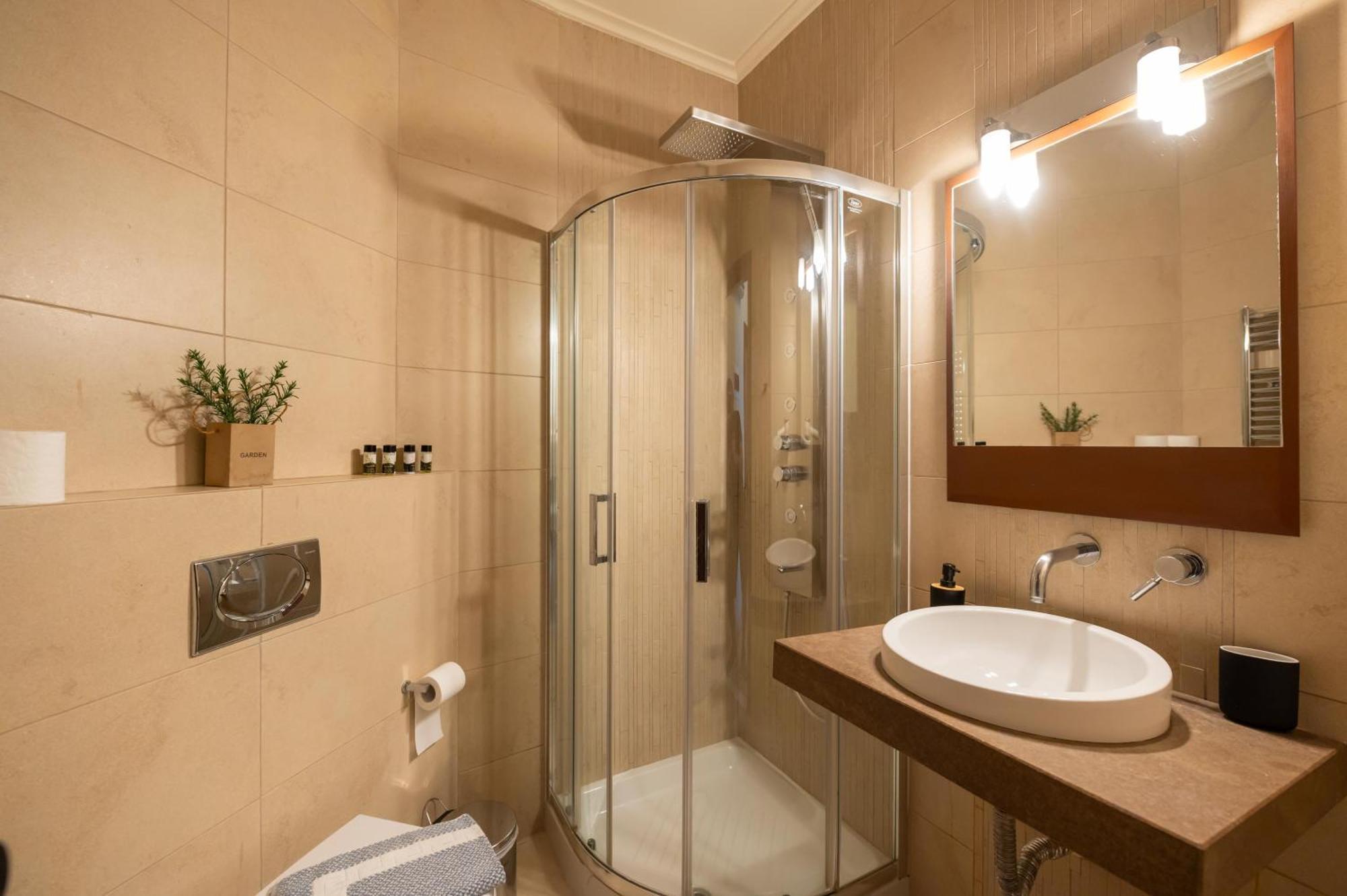La Boheme Hotel Gythio Buitenkant foto