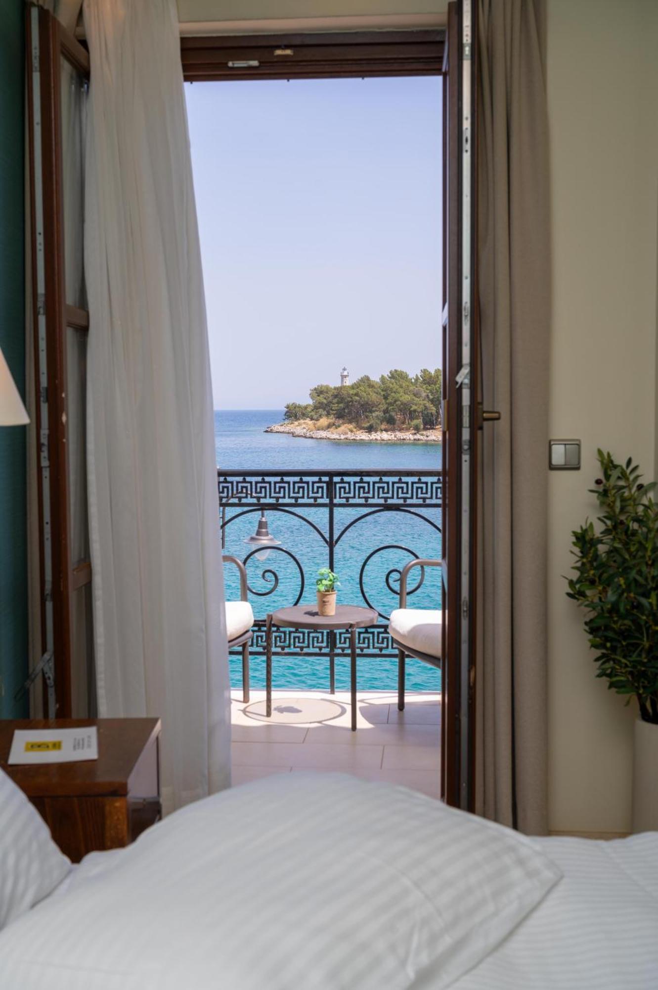 La Boheme Hotel Gythio Buitenkant foto