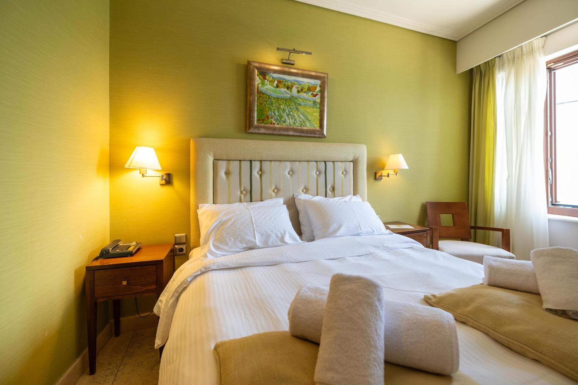 La Boheme Hotel Gythio Buitenkant foto