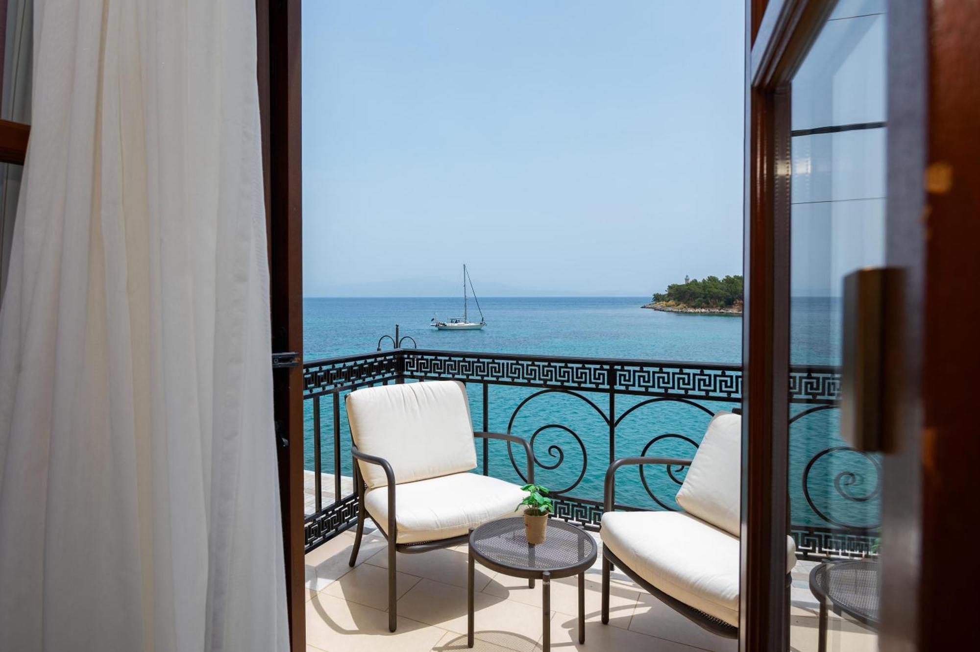 La Boheme Hotel Gythio Buitenkant foto