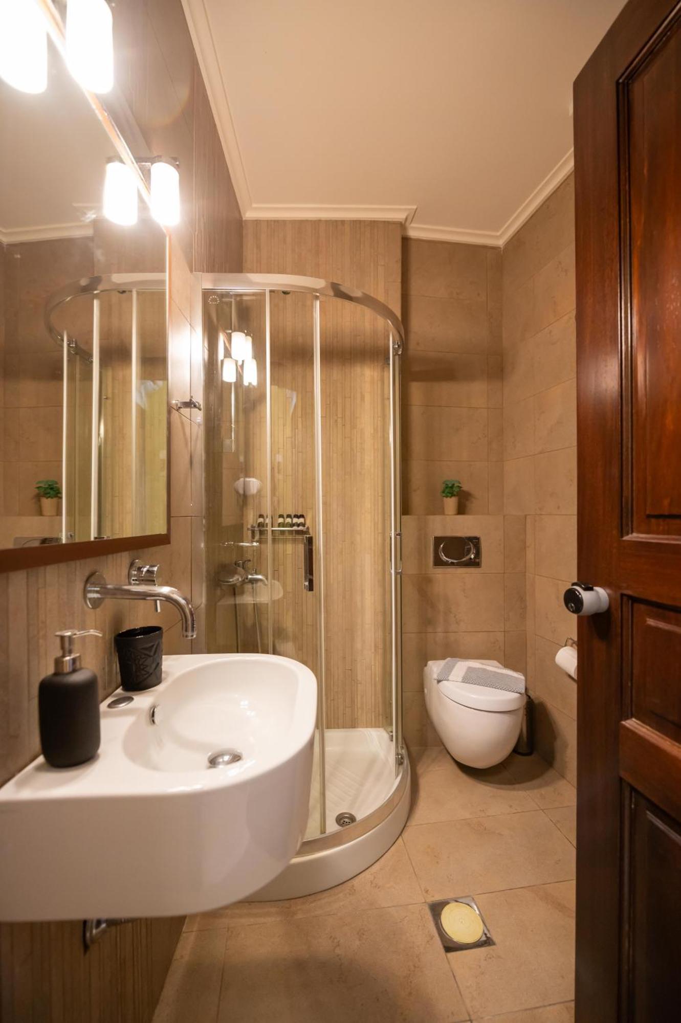 La Boheme Hotel Gythio Buitenkant foto