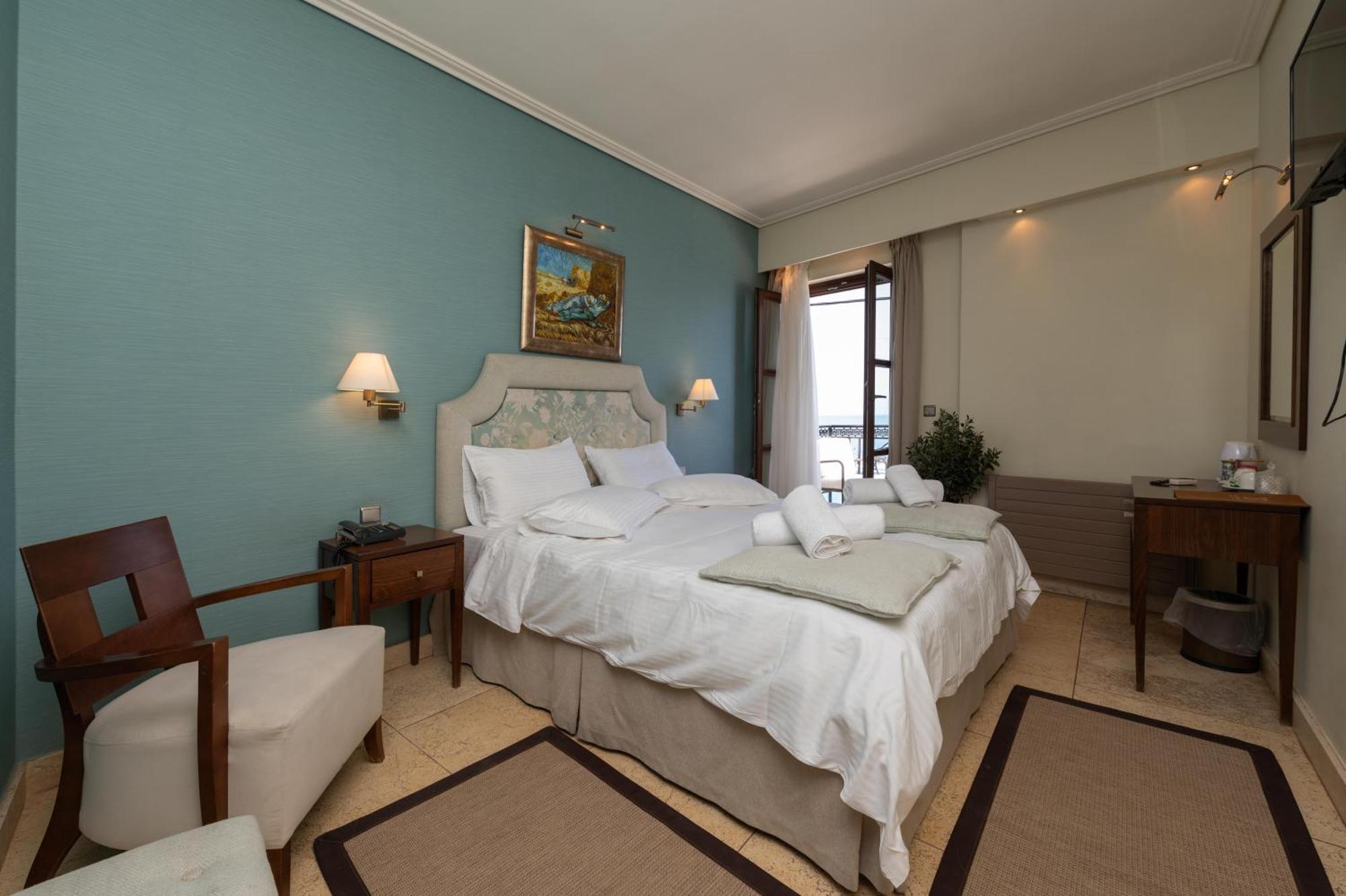 La Boheme Hotel Gythio Buitenkant foto