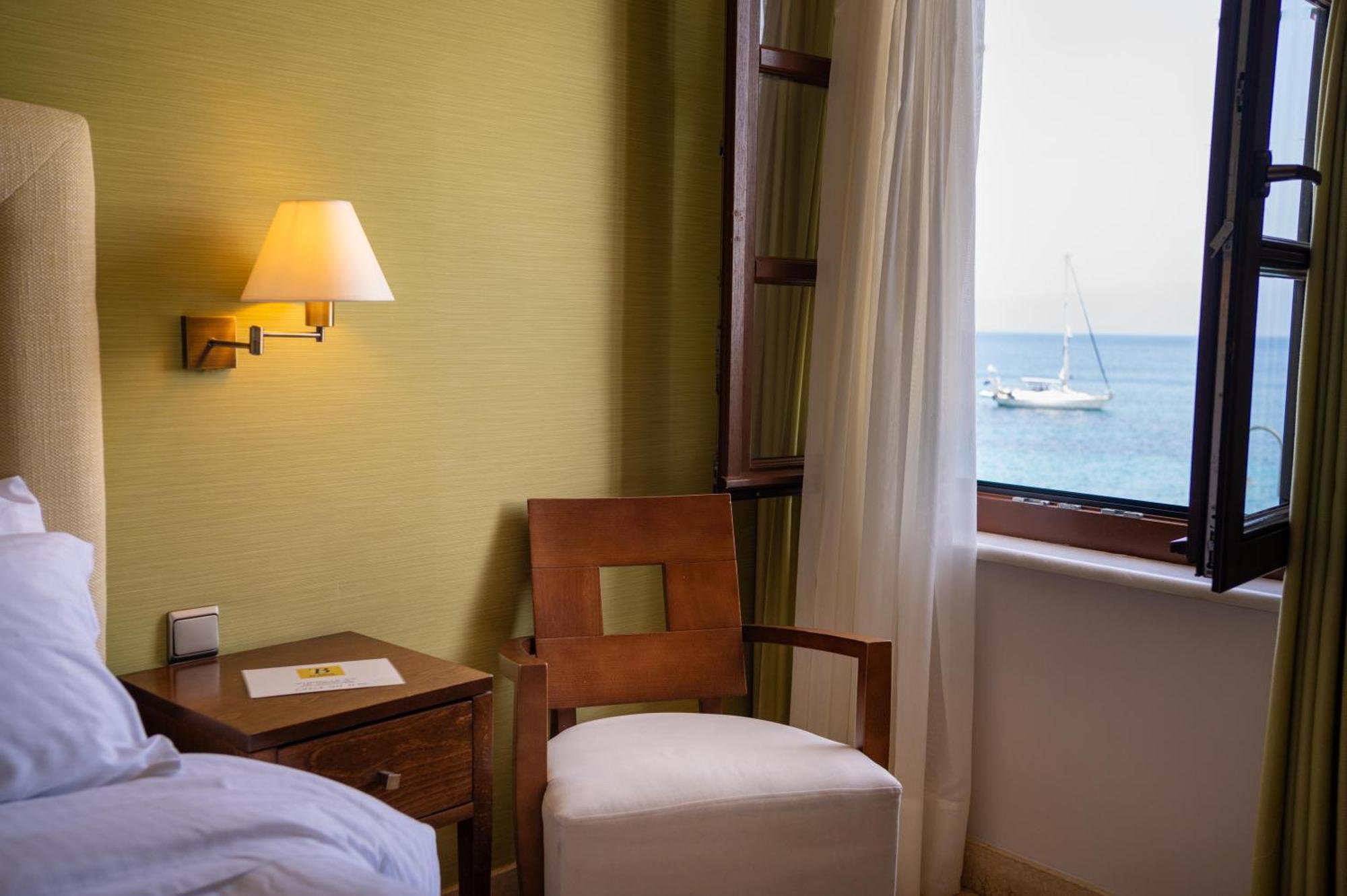 La Boheme Hotel Gythio Buitenkant foto