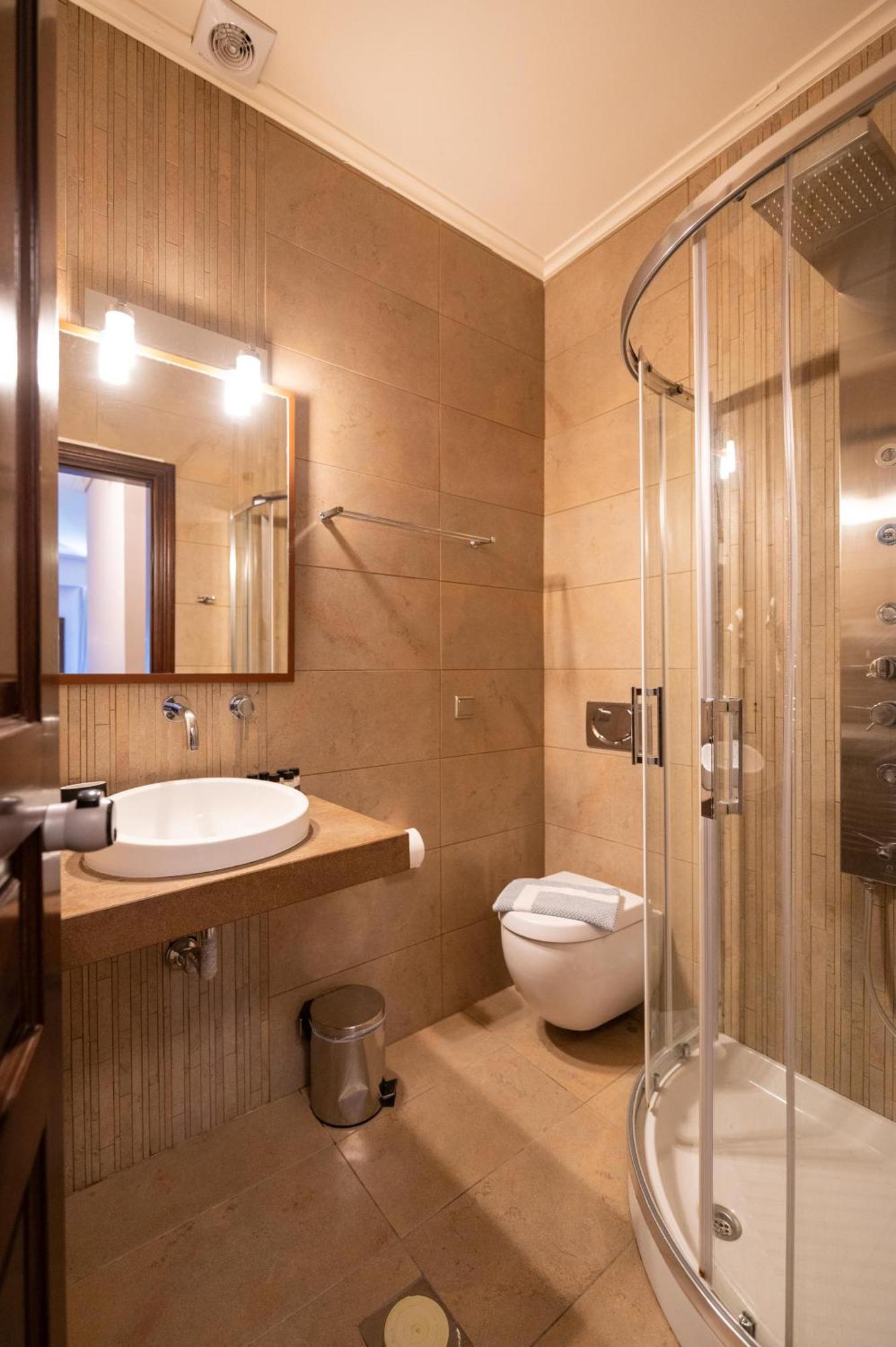 La Boheme Hotel Gythio Buitenkant foto