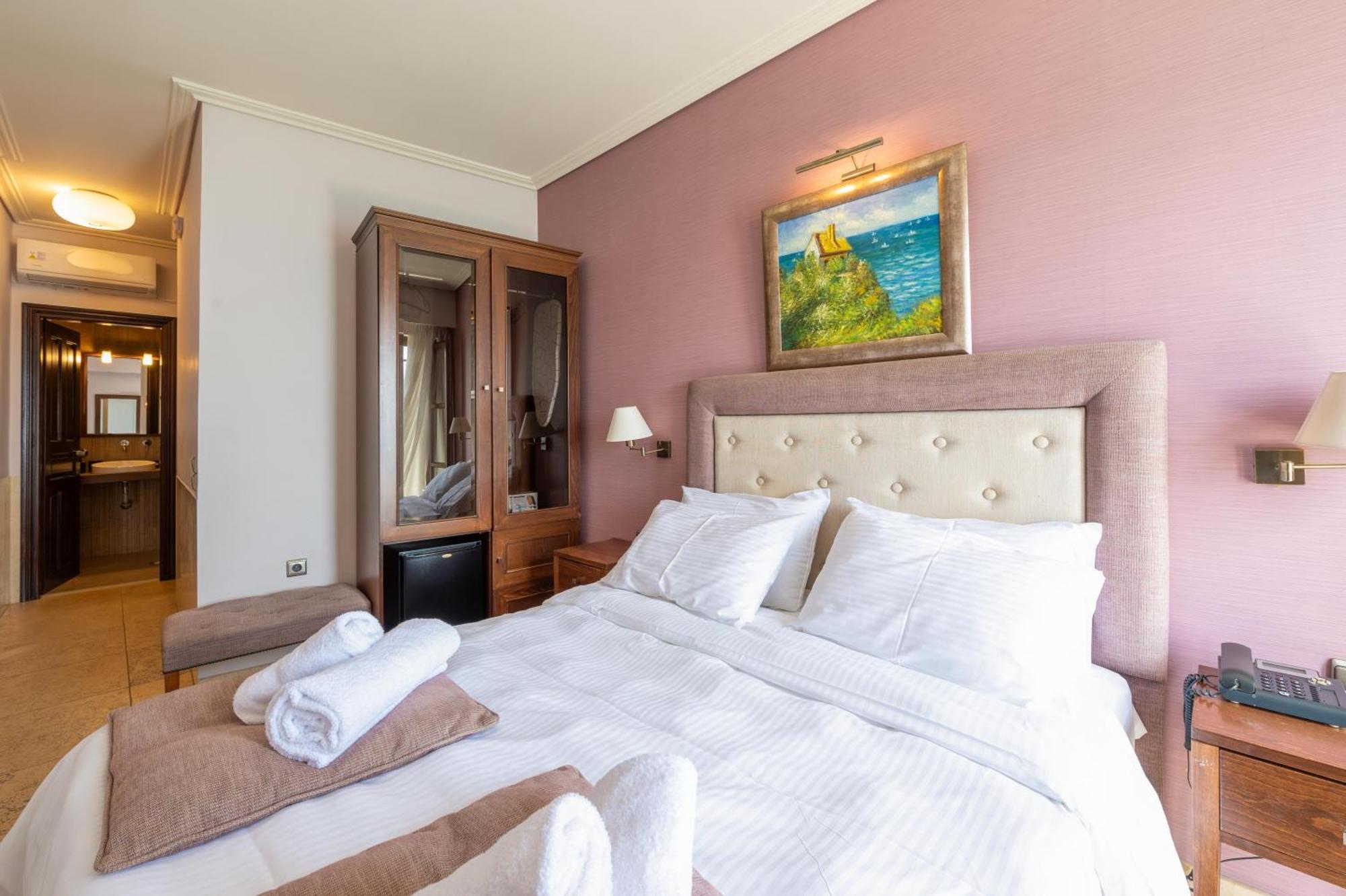 La Boheme Hotel Gythio Buitenkant foto