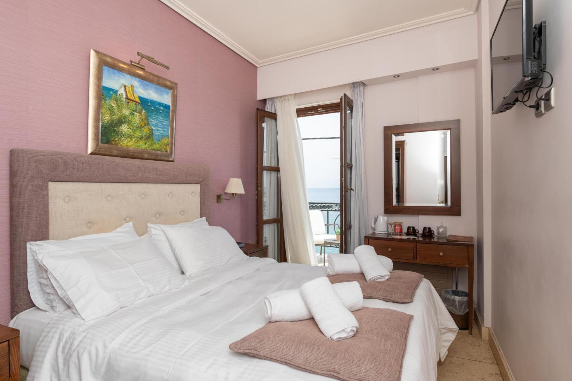 La Boheme Hotel Gythio Buitenkant foto