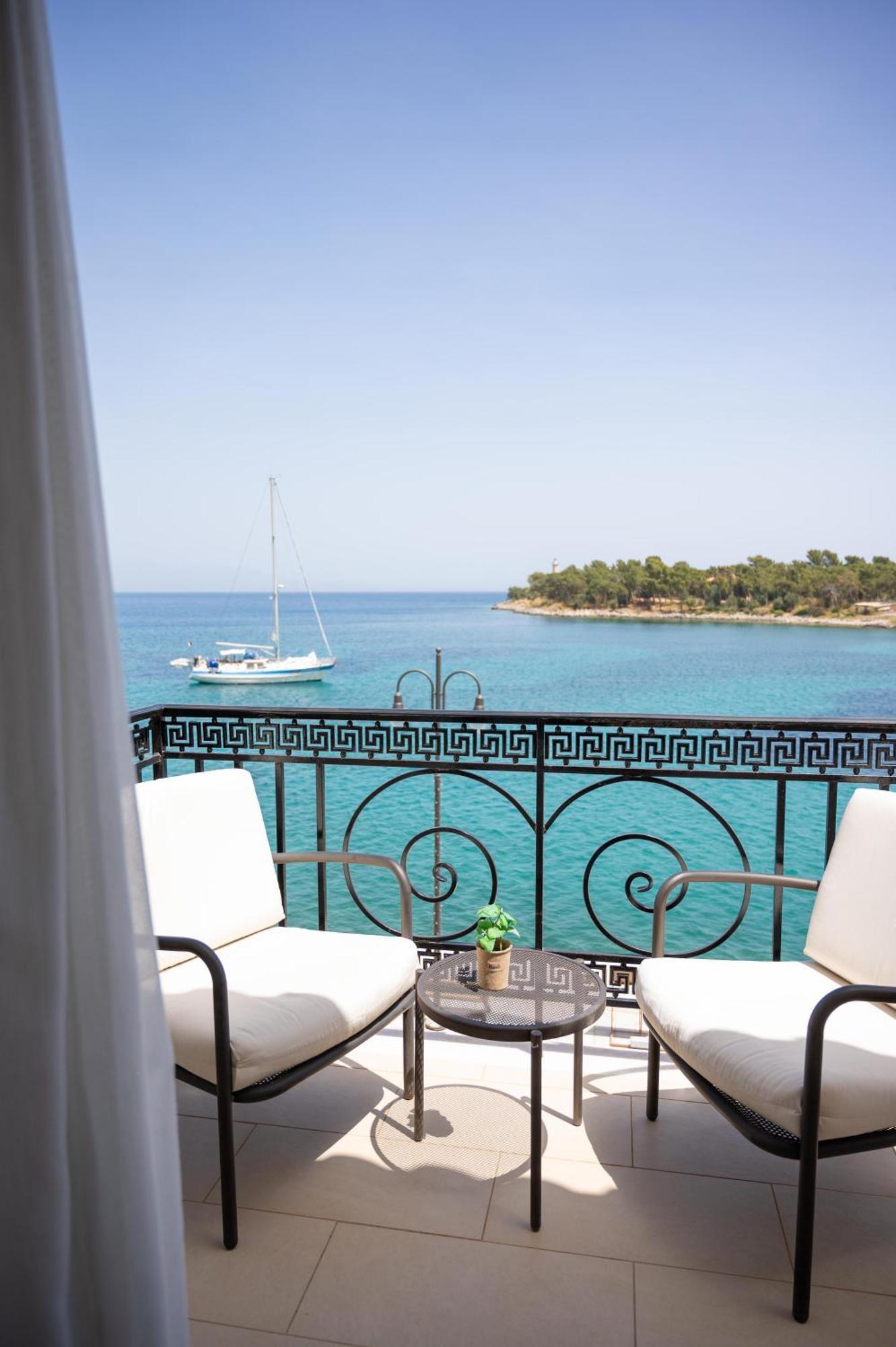 La Boheme Hotel Gythio Buitenkant foto