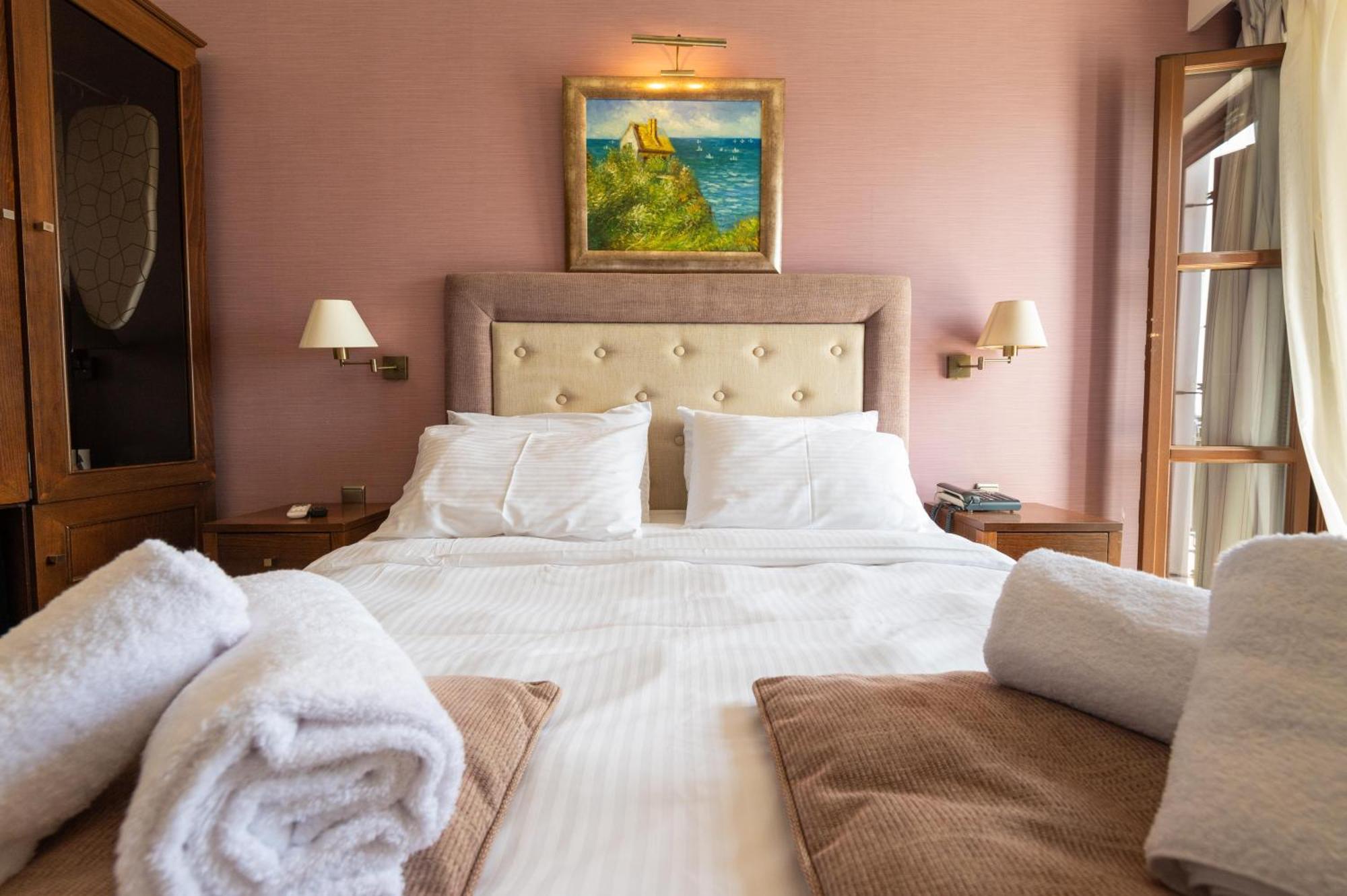La Boheme Hotel Gythio Buitenkant foto