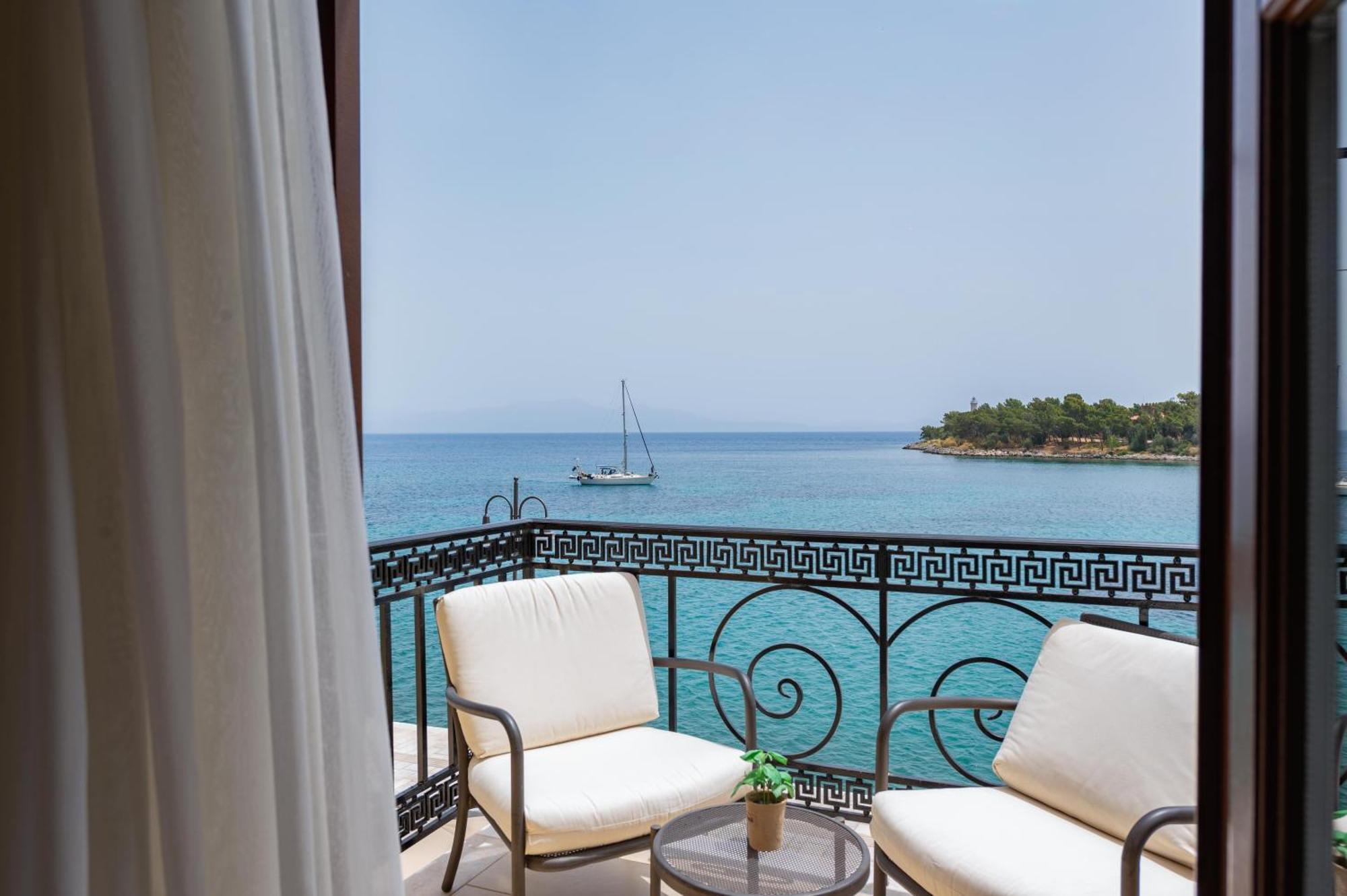 La Boheme Hotel Gythio Buitenkant foto