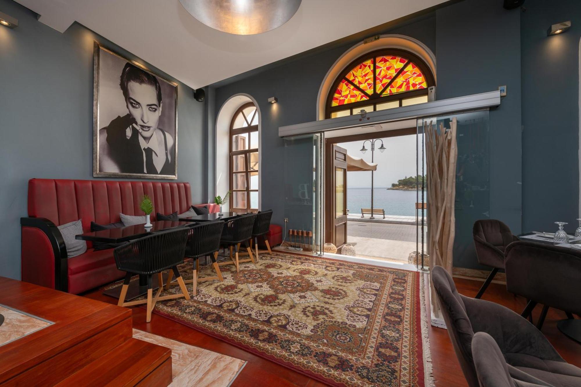 La Boheme Hotel Gythio Buitenkant foto