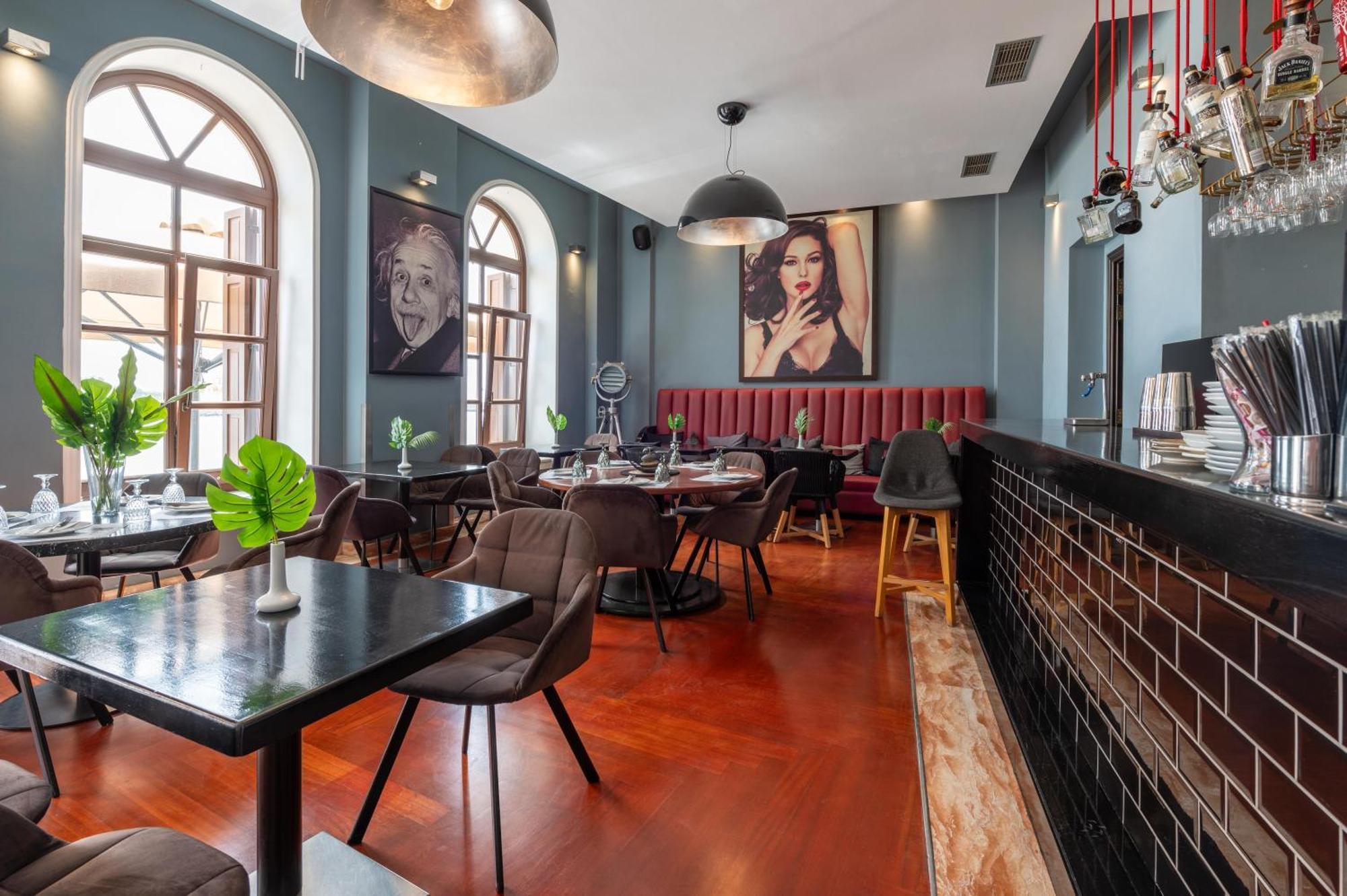 La Boheme Hotel Gythio Buitenkant foto