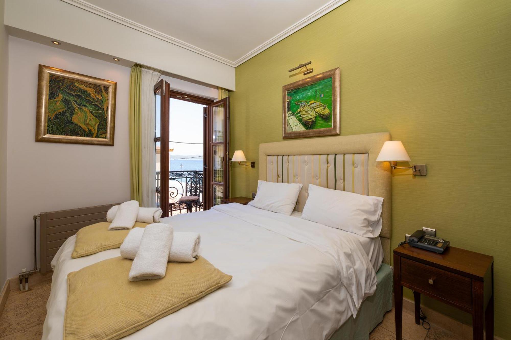 La Boheme Hotel Gythio Buitenkant foto